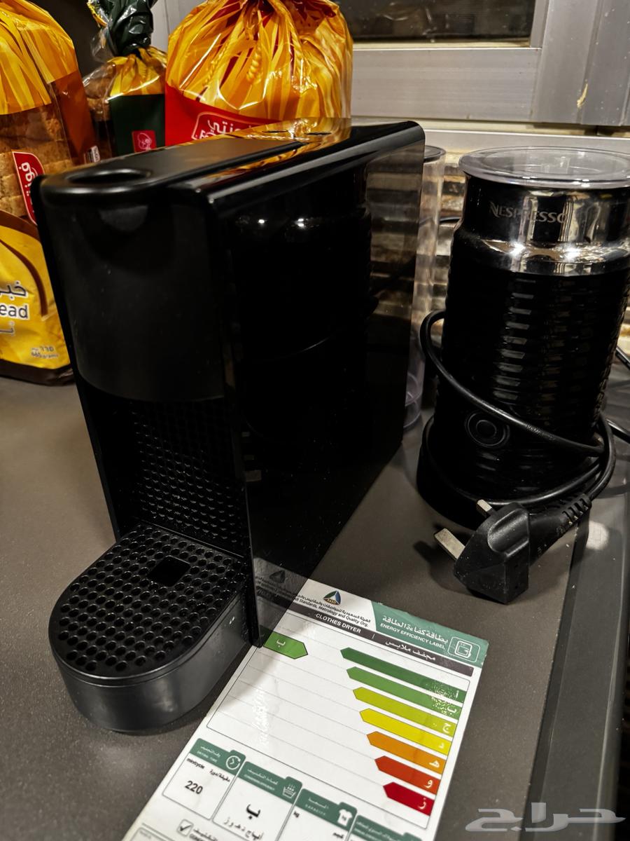 مكينة نيسبريسو نظيفه مع كامل القطع و سخان الحليب64433526016643110