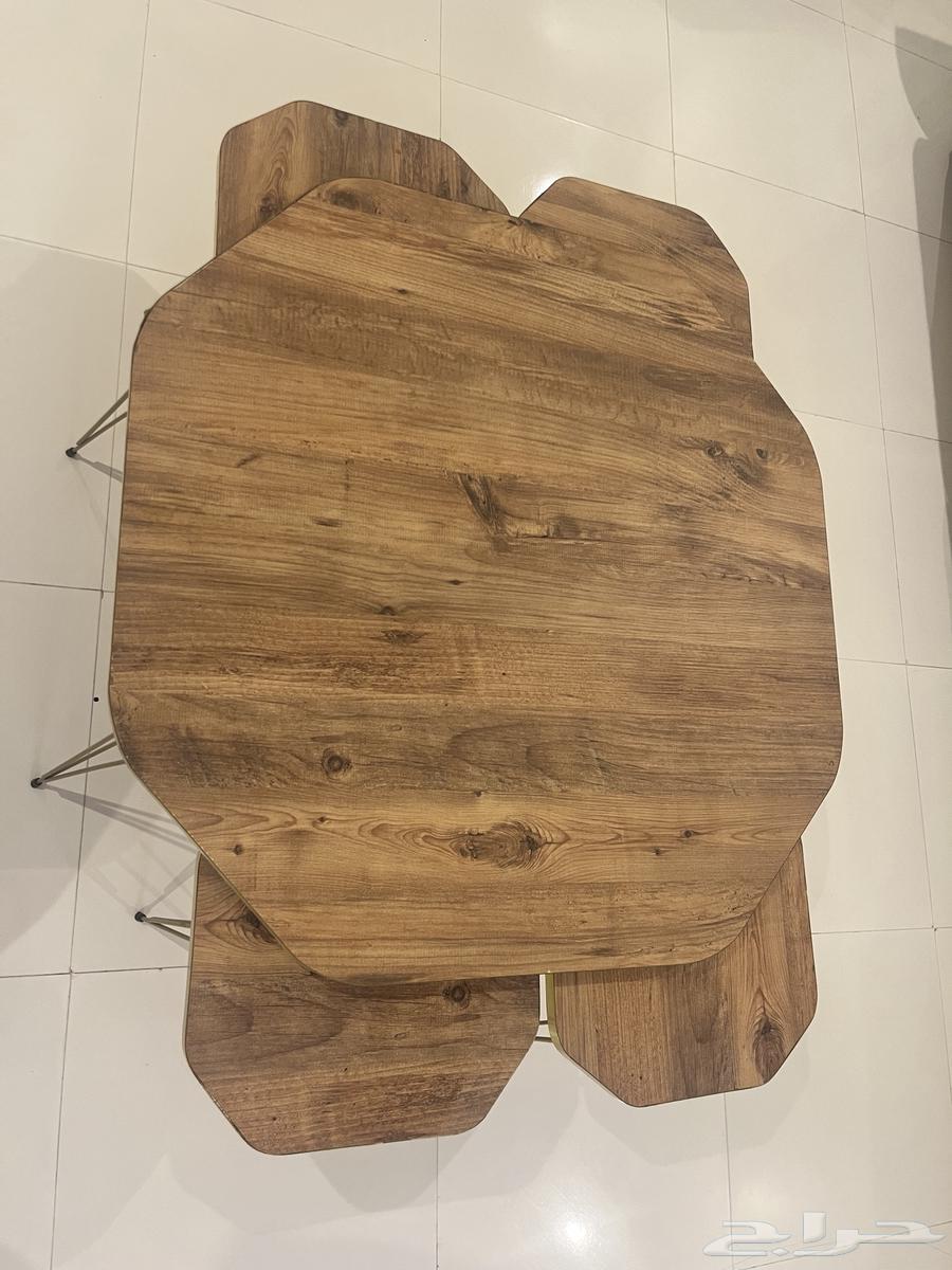 كنب مع طاولاته والستاير للبيع64429802636803112