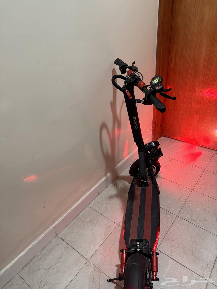 سكوتر استخدام خفيف جدا  شبه جديد فيه مشكله ف الكفر الخلفي ب64433390751489111