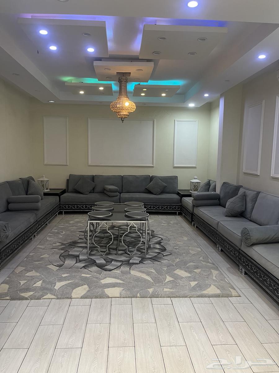 كتب مع طاوله للبيع64429573113473110