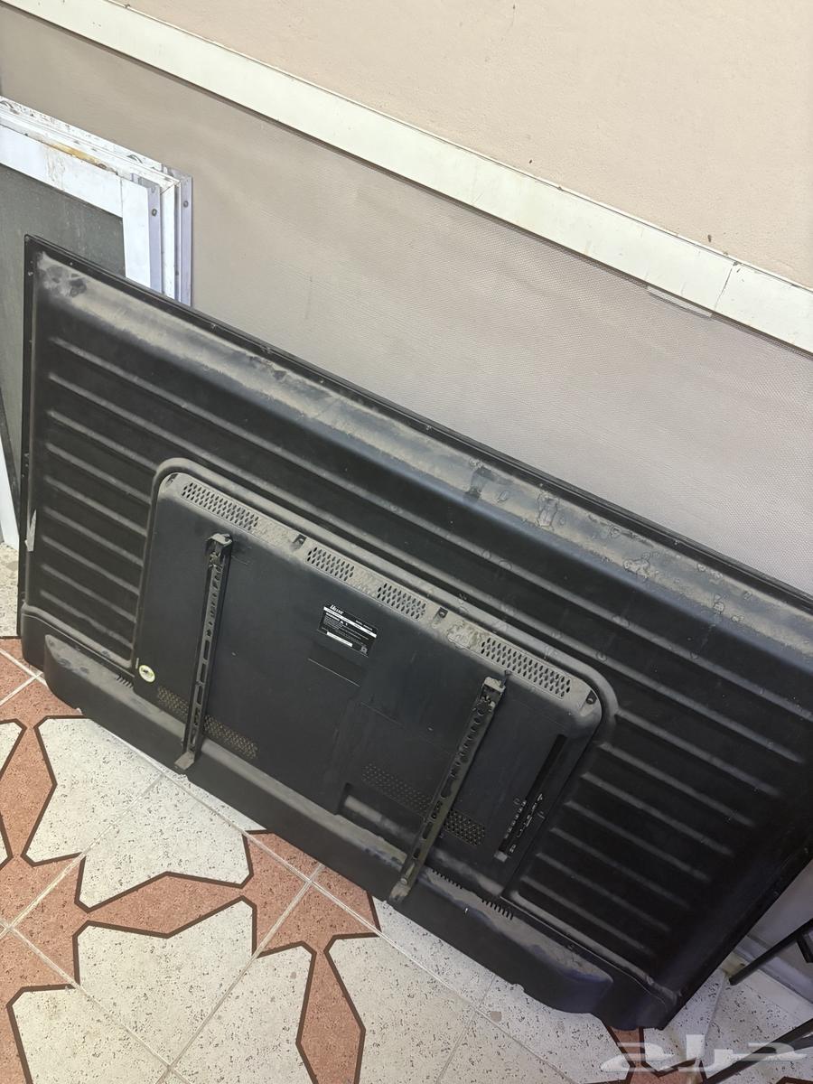 طاولة شاشه وشاشة خمسين بوصه64433390692097111