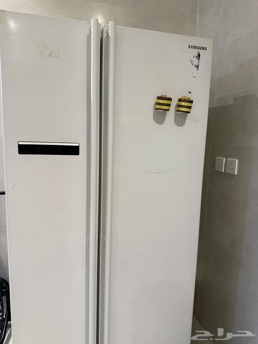 Refrigerator with Freezer64427423489281110