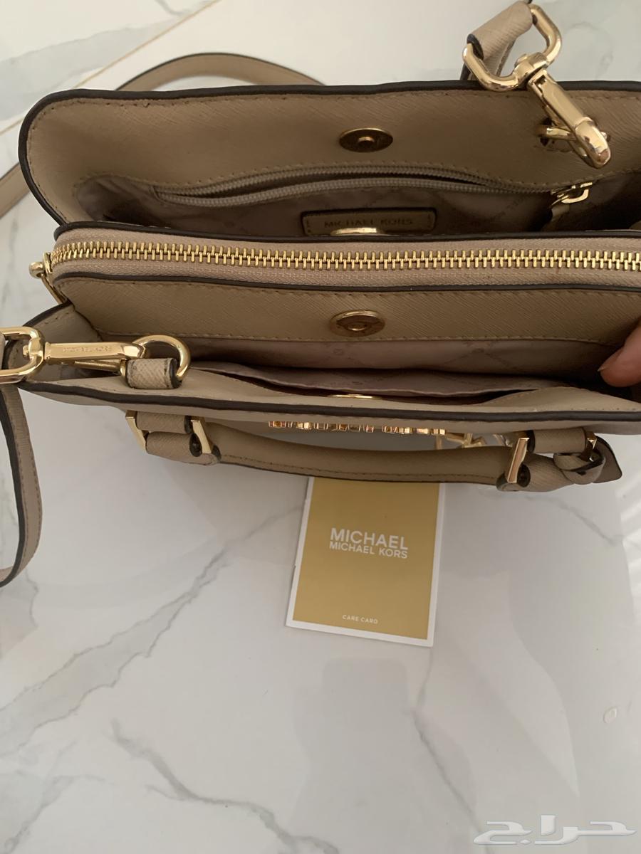 شنطة مايكل كورس لون بيج اصليه   100من امريكا مايكل كورس64430368300418112