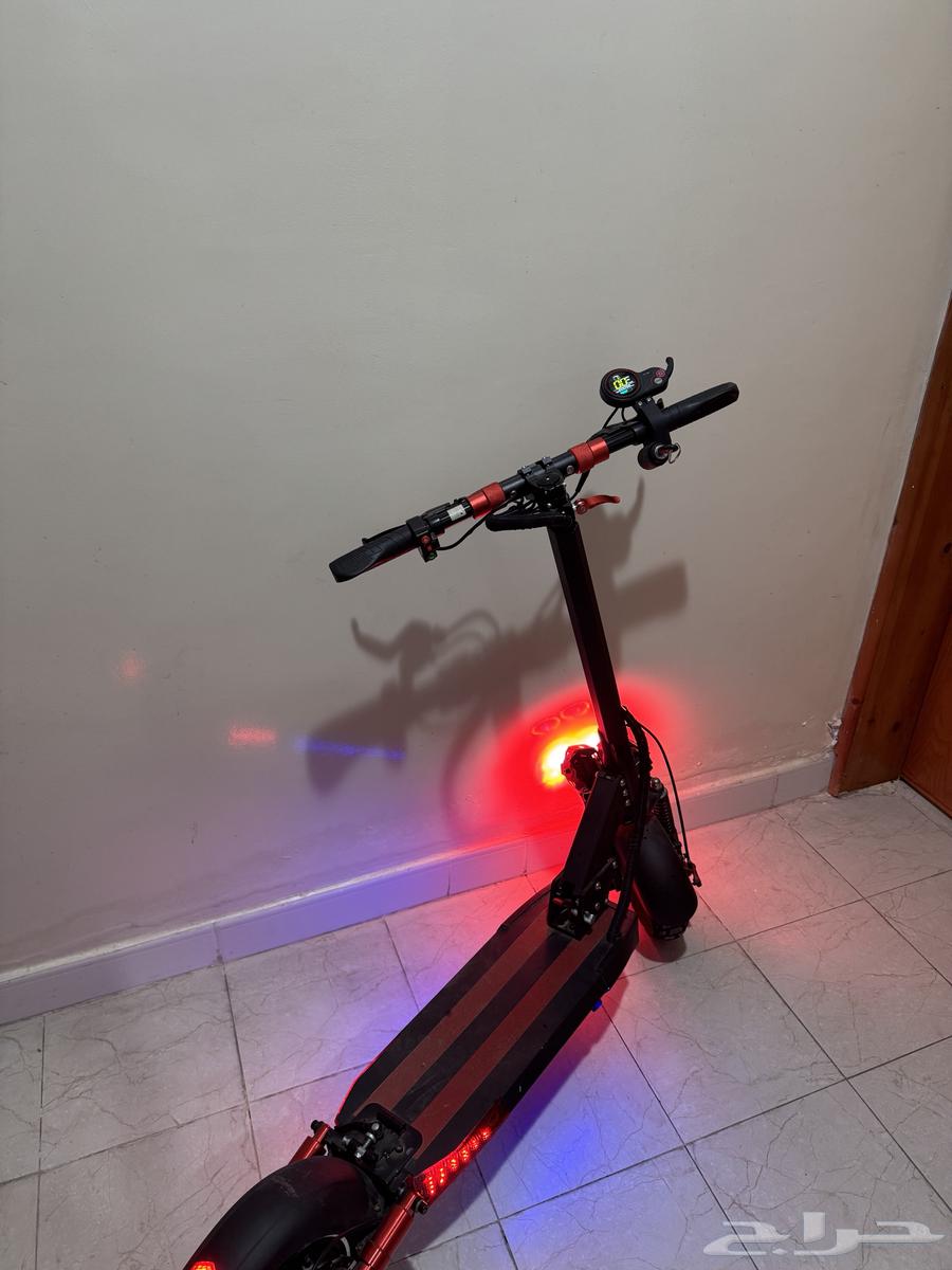 سكوتر استخدام خفيف جدا  شبه جديد فيه مشكله ف الكفر الخلفي ب64433390751489113