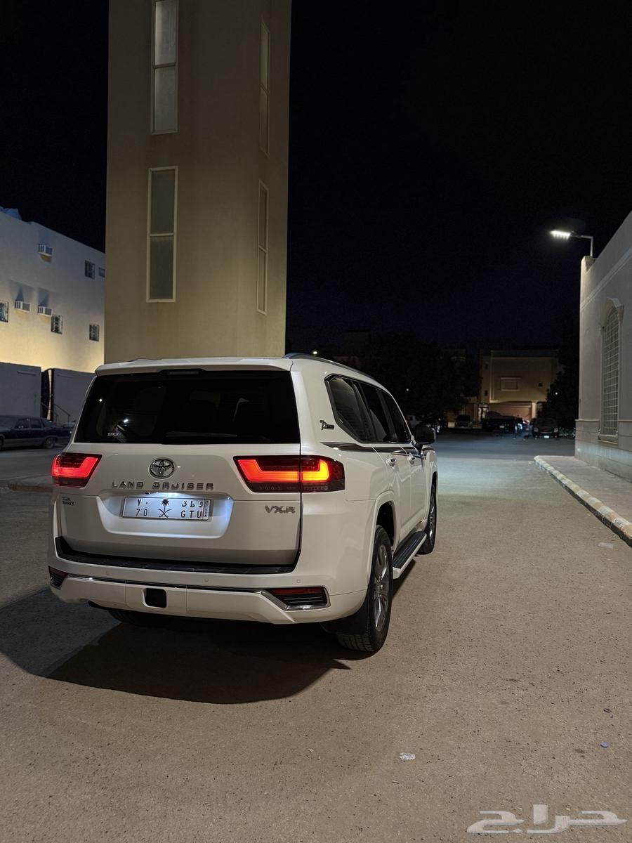 لاندكروزر VXR 2022 أبيض للبيع ماشي 46 الف64592093914371112