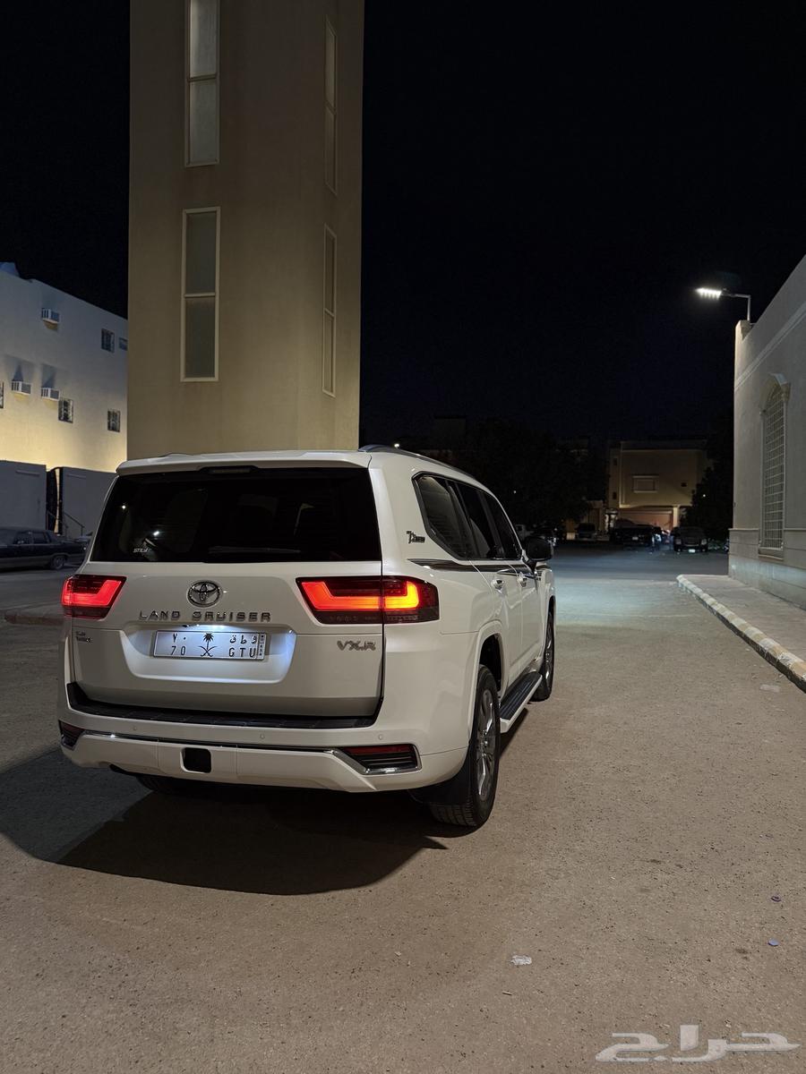 لاندكروزر VXR 2022 أبيض للبيع ماشي 46 الف64592093914371113