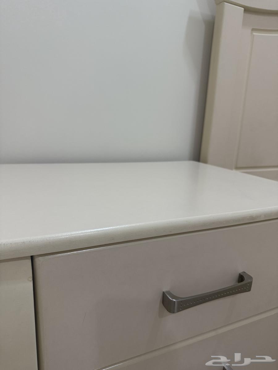 Bed - Table - Dresser - Room64428874156802113