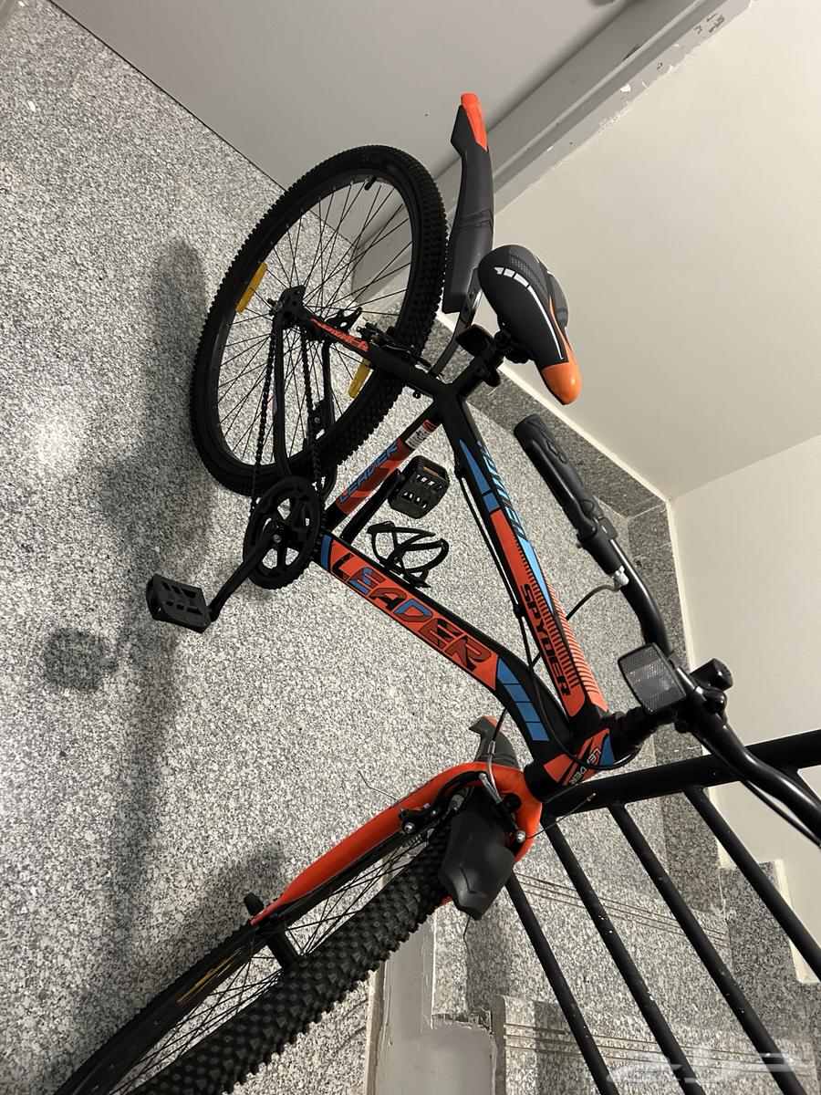 Bicycle for sale, reason is too big for my brothers64428201318401110