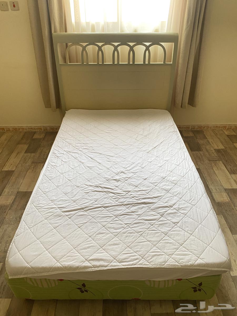 Double and a half bed, double and a half medical mattress, almost new with its sheet64429062636545110