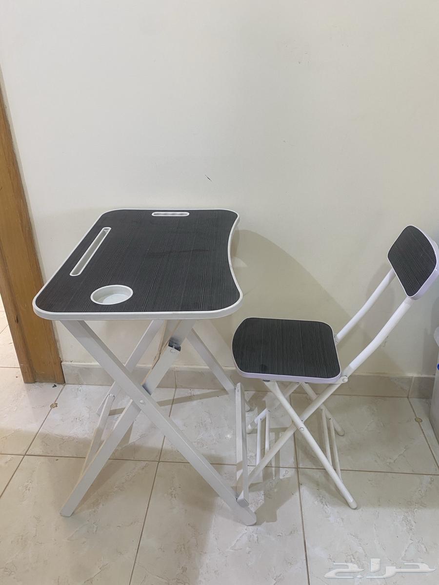 Table and chair set, very light use64429263712130112