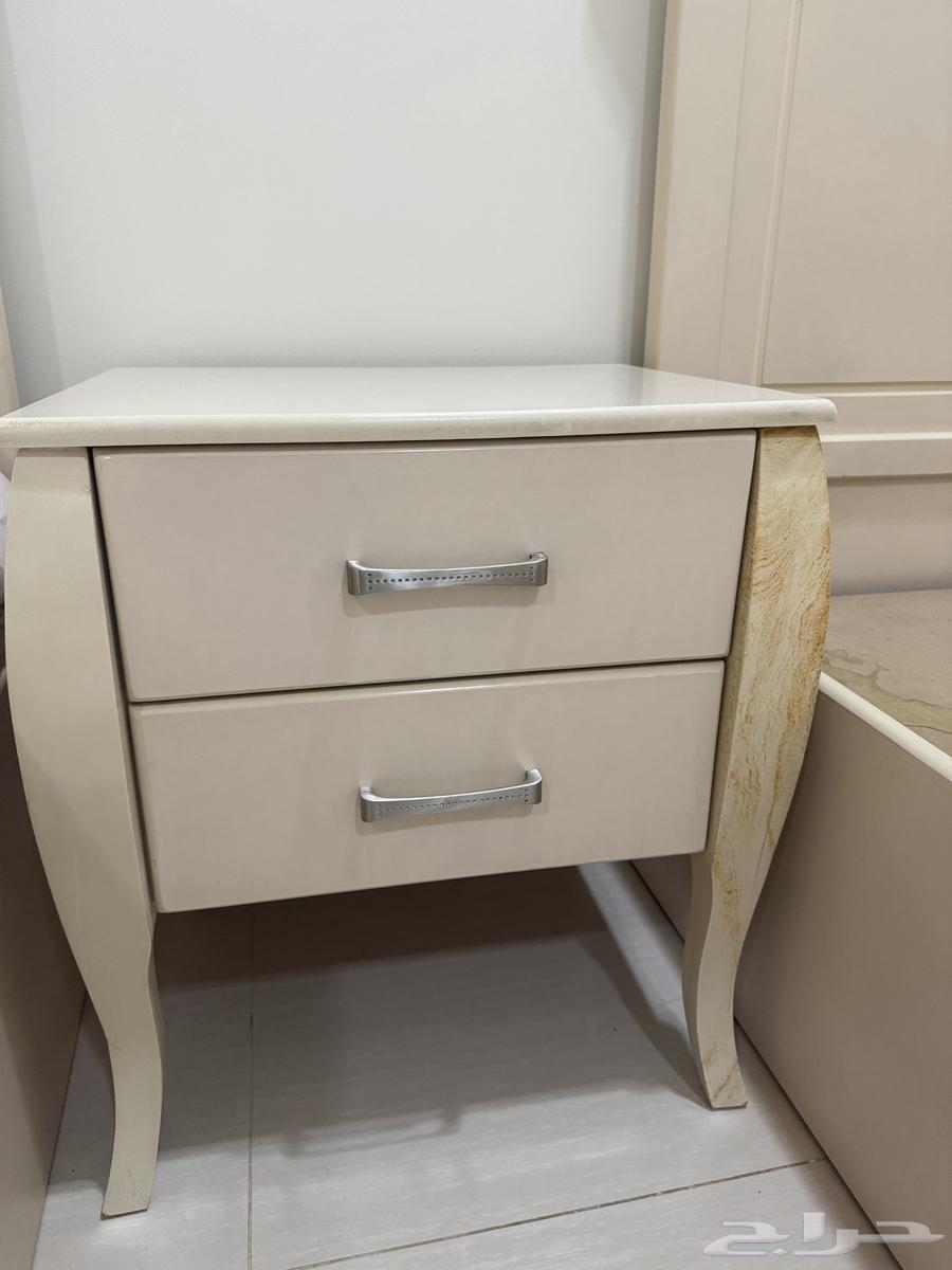 Bed - Table - Dresser - Room64428874156802114