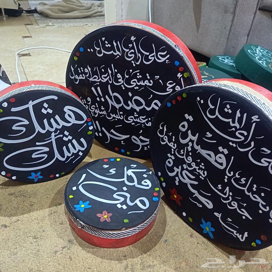 Drums with lines and drawings64430408038403110