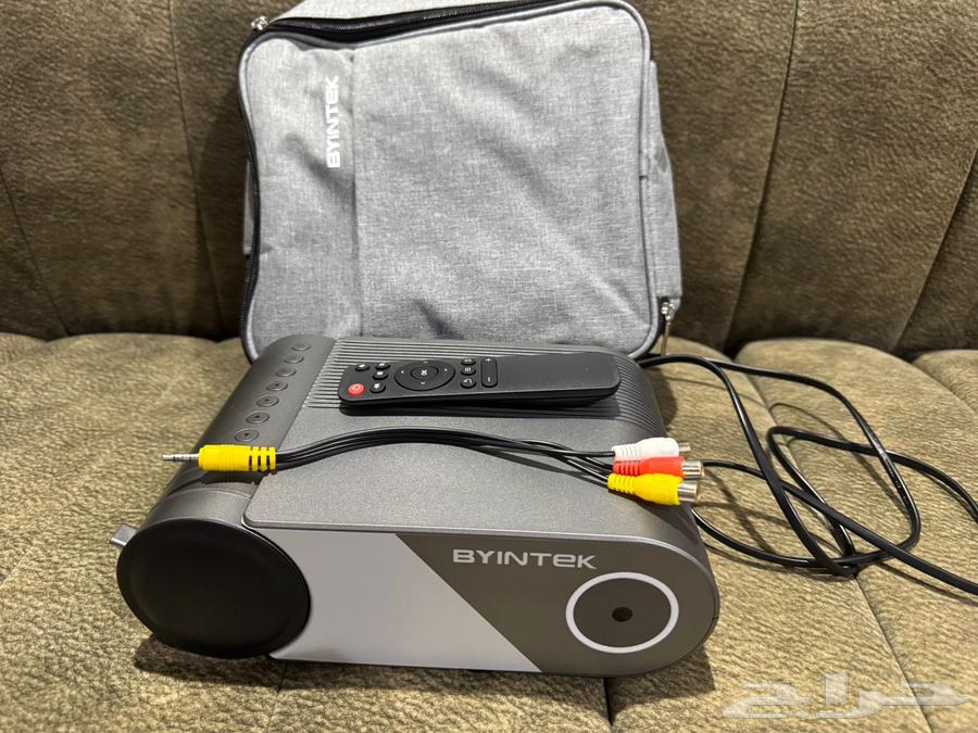 A new projector used only a few times64428915015425110