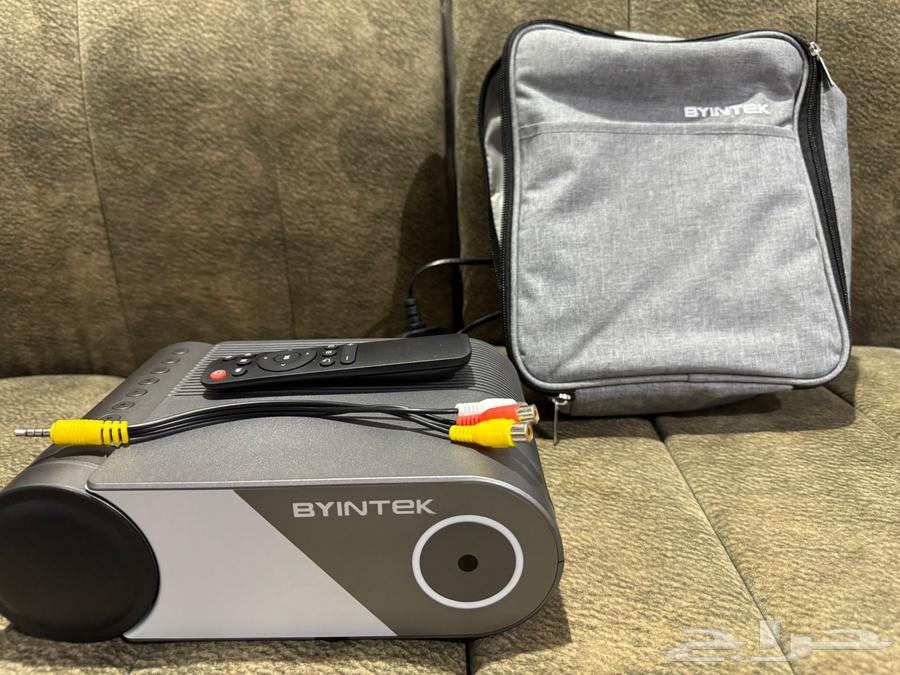 A new projector used only a few times64428915015425111