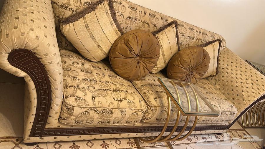 Very clean sofas and tables64429762293634112