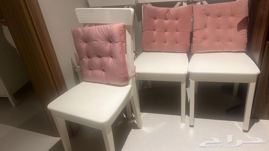 طاولة طعام من ايكيا لون ابيض كراسي64429008919298111