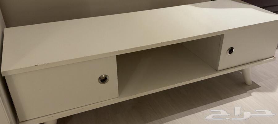 طاوله تلفزيون عرضها تقريبا متر وعشرين64430272728577111