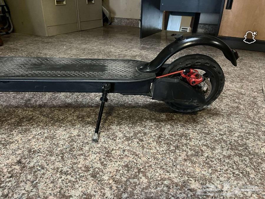 اسكوتر العدد اثنين بحاله جيده جدا  مع الشواحن الحد 120064427797827459113