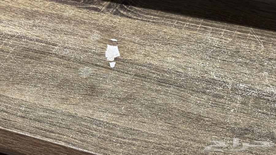 Solid wood table, trustworthy except for this small scratch64432564425473111