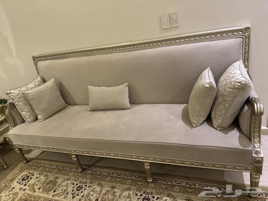 4 sofas and a single chair64430886822785110