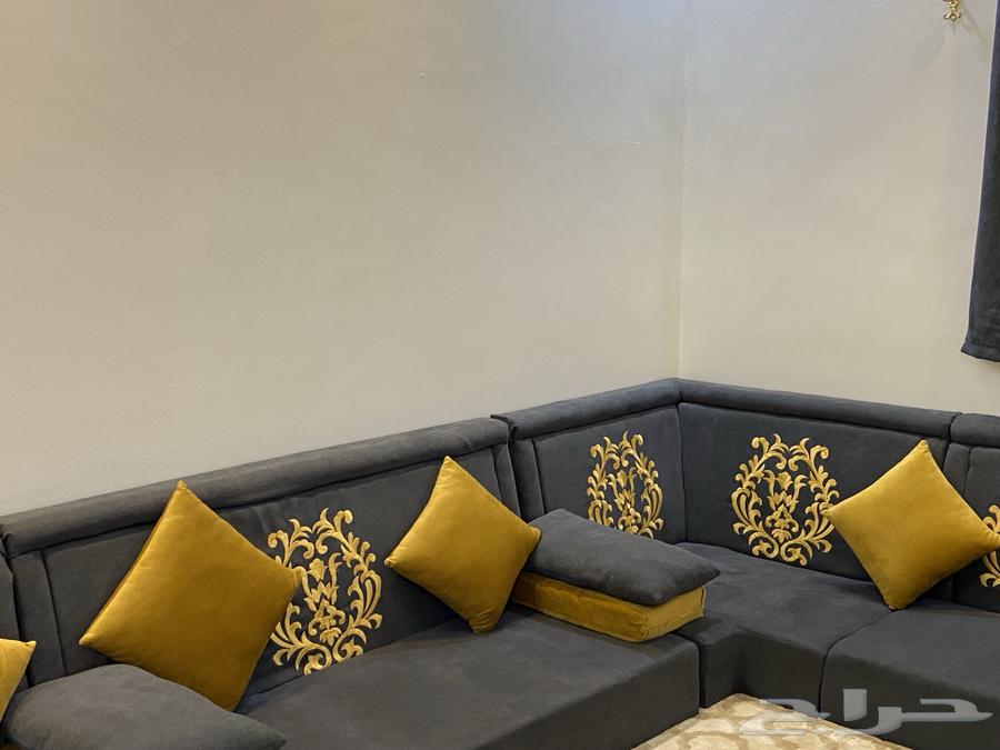 مجلس عربي وستارة وطاولتين زوايا على شكل مراية64427502788481111