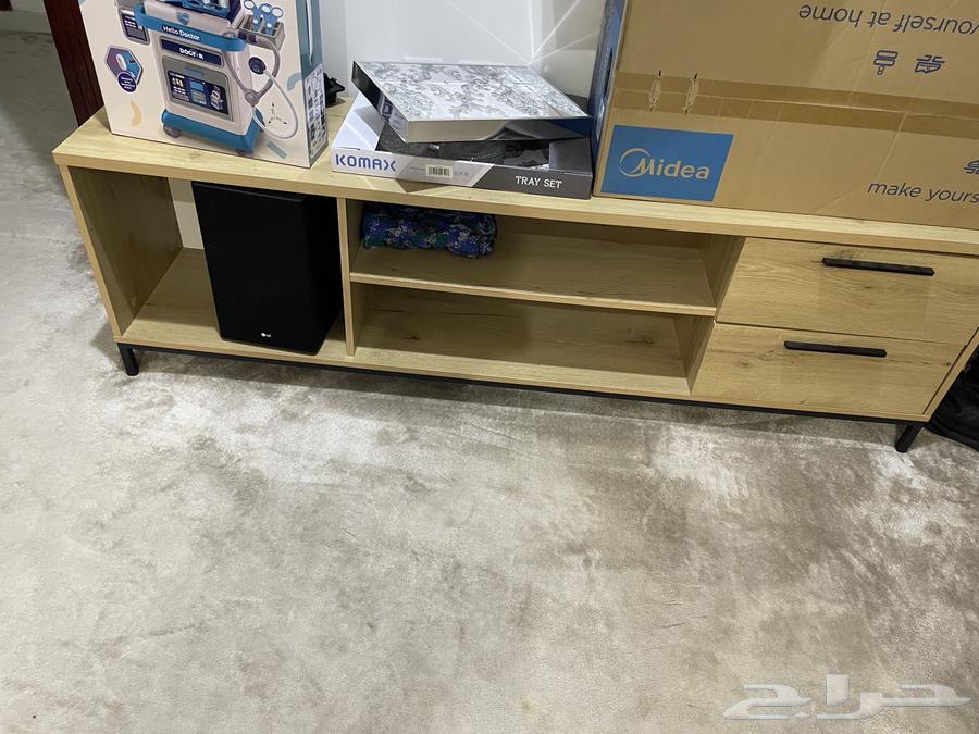 Very clean set (coffee table, TV table, cabinet)64427704297473112