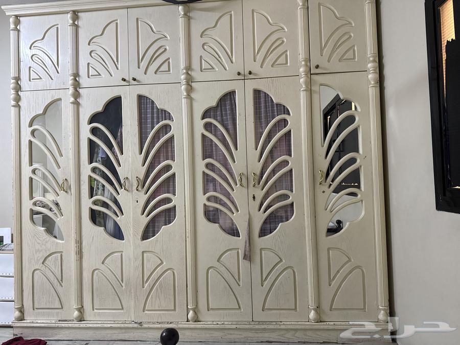 دولاب خشب مصري ستة درف بحالة جيدة64428174337154110