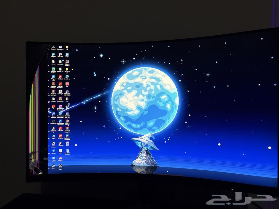 AOC 32-inch curved gaming monitor with broken screen64592902166019110