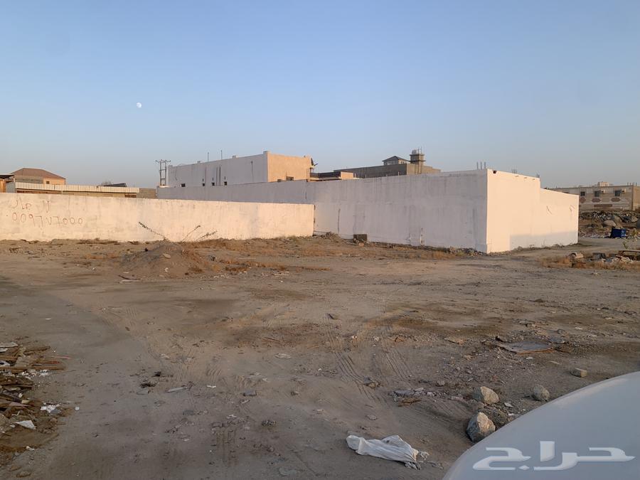 للاجار اوالبيع حوش فيه بركسين 5 غرف ومطبخ ودورة مياه64142111956610110