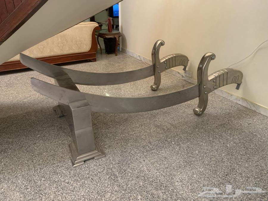 Unique table in the shape of traditional swords, luxurious decoration64429976482049110
