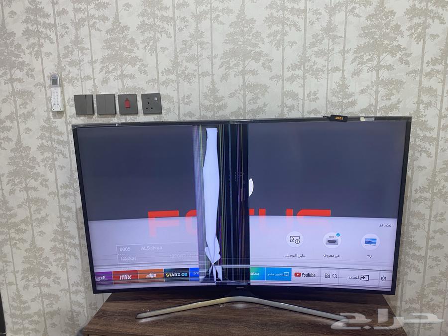 تلفزيون سامسونج 65بوصه الشاشه مكسوره في النص بس64431562032387111