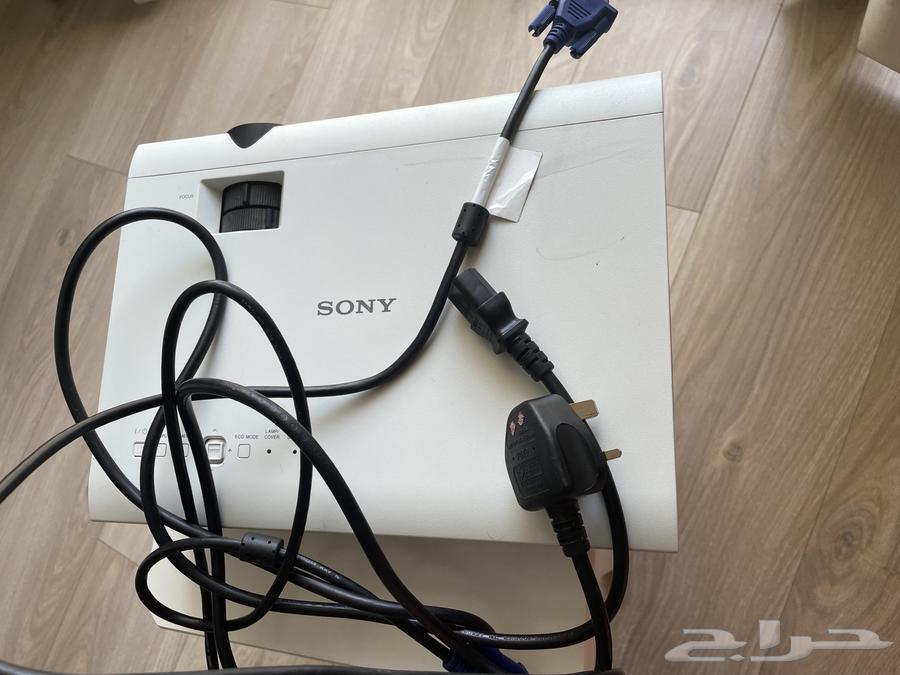 Sony projector with its speakers64429802602498112