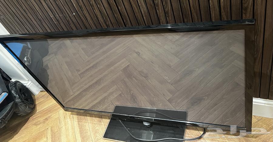 Samsung TV for sale, clean with stand and TV mount64432373294595110