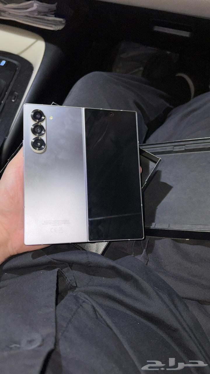 Apple watch   samsung z fold 664431318739969111