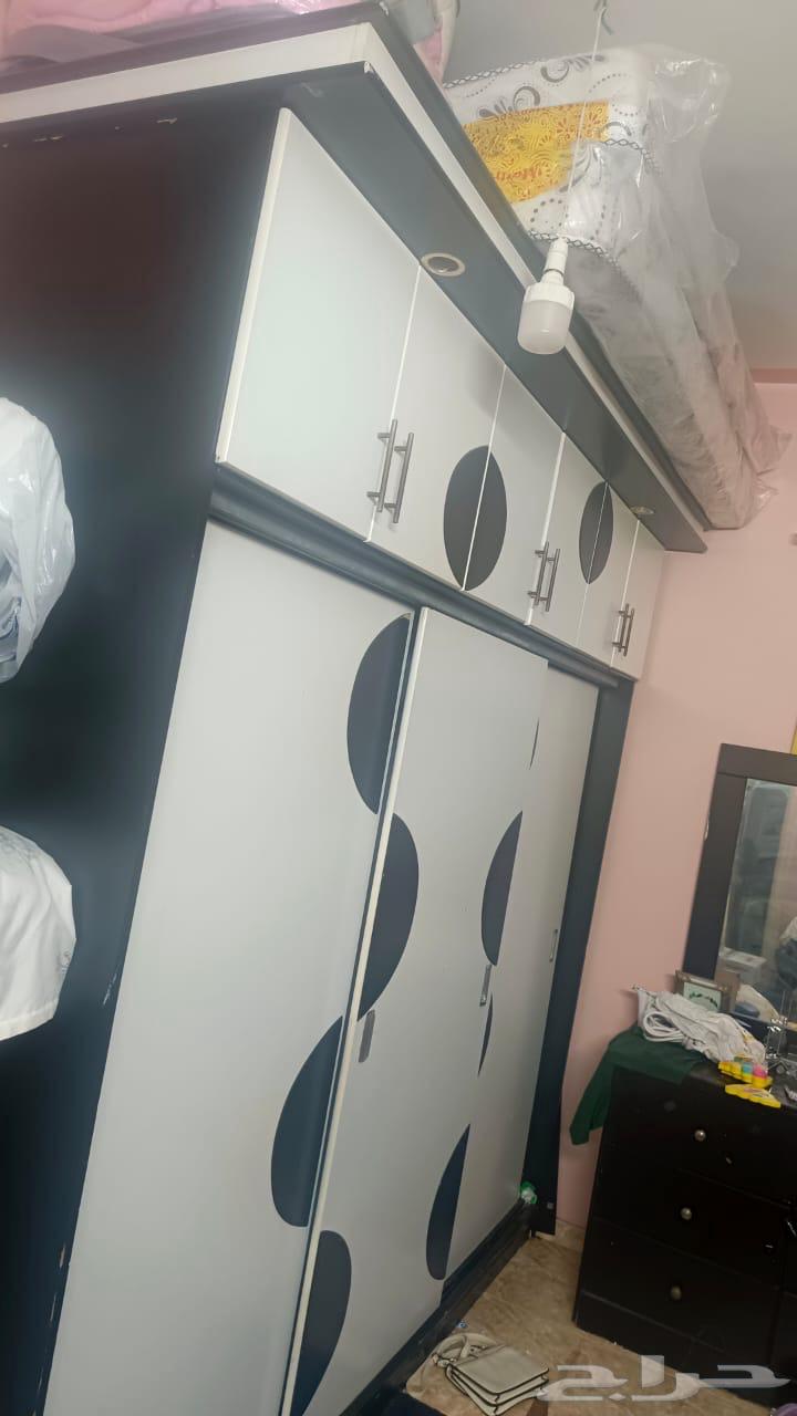 دولاب لايوجد به اي عيب والبيع بسبب النقل64426281539331112