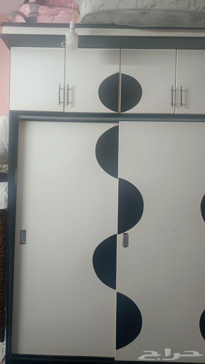 دولاب لايوجد به اي عيب والبيع بسبب النقل64426281539331114