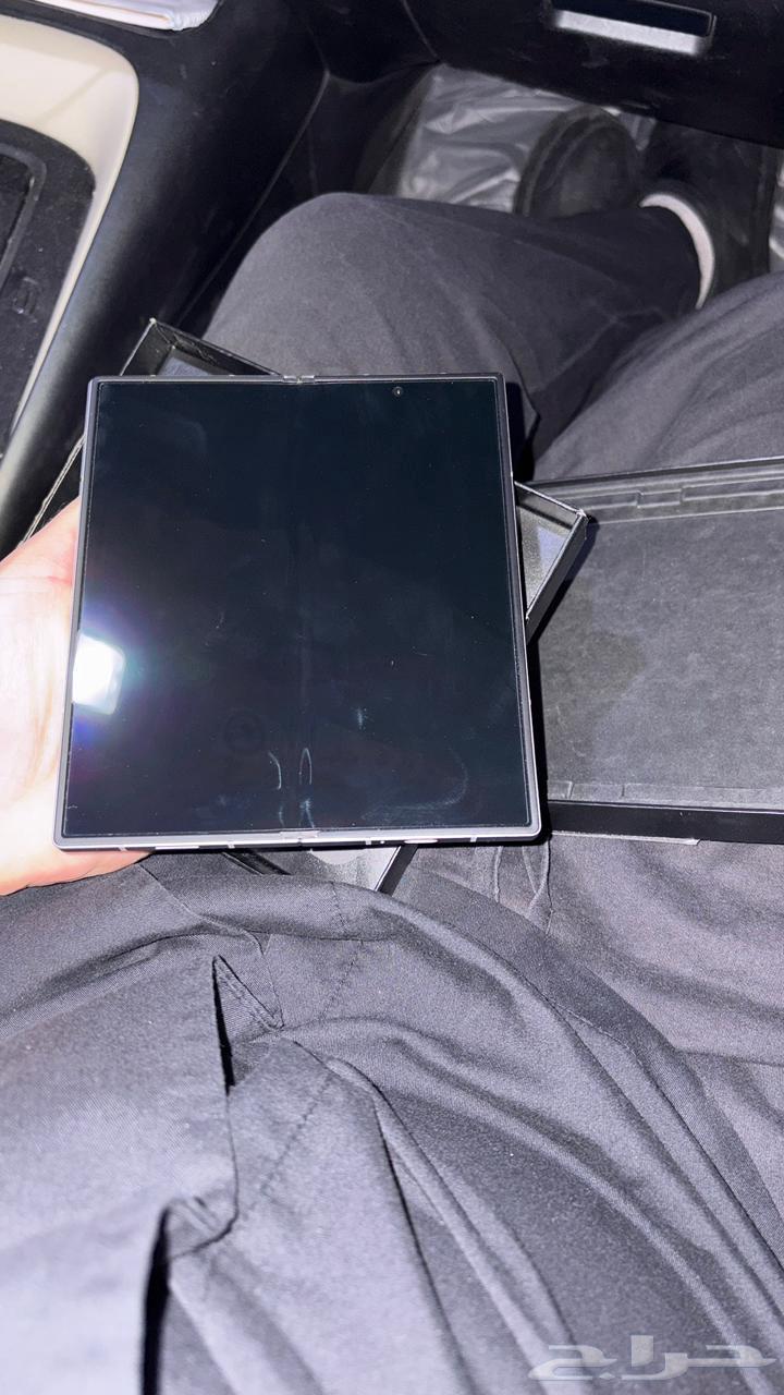 Apple watch   samsung z fold 664431318739969113