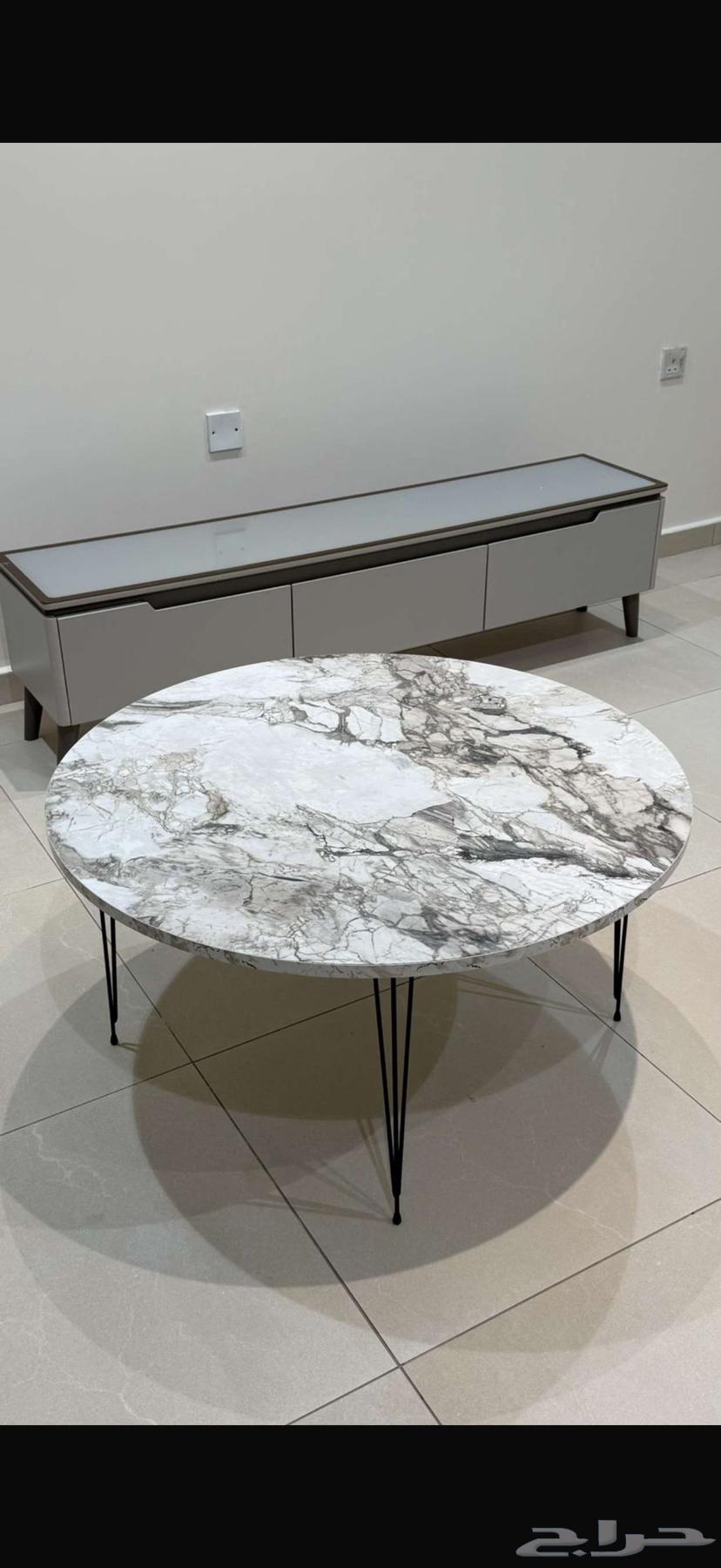 طاولة قهوه وطاولة تلفزون جوده جيده جدا  واستخدام نظيف64432074269441113