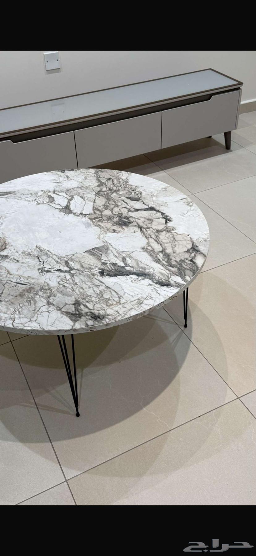 طاولة قهوه وطاولة تلفزون جوده جيده جدا  واستخدام نظيف64432074269441114