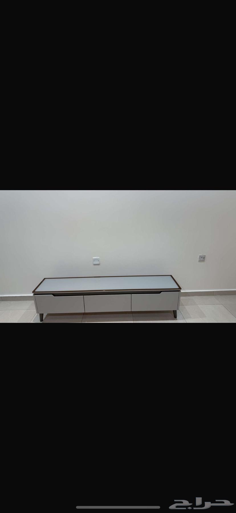 طاولة قهوه وطاولة تلفزون جوده جيده جدا  واستخدام نظيف64432074269441110