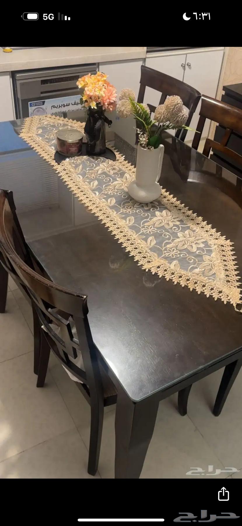 New dining table, clean and with glass top64427290834051111