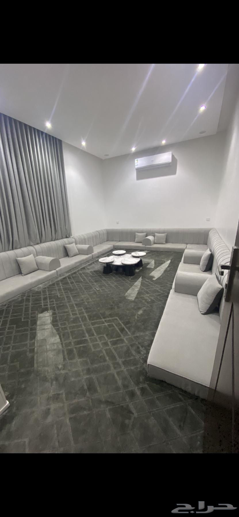 Four meters and eighty centimeters by three meters and eighty centimeters64426928619907110