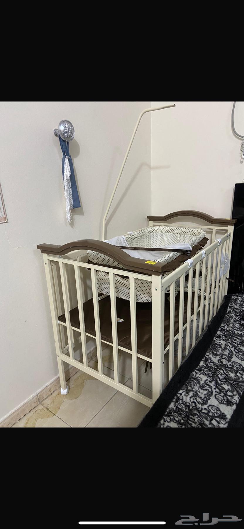 Excellent iron baby bed, foldable and very simple to use, almost new64429586711042110