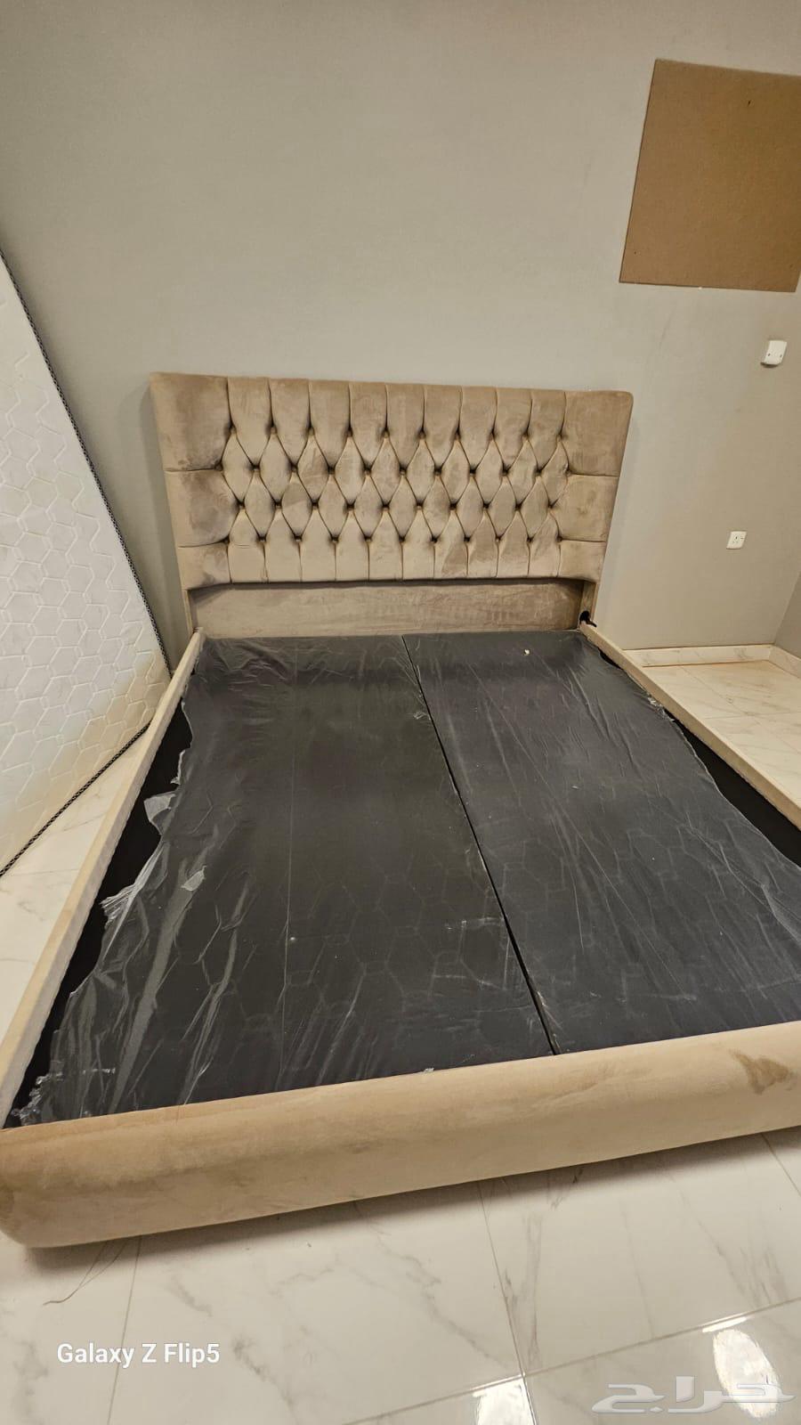 سرير ومرتبه للبيع مستعجل جدا64430765534081110