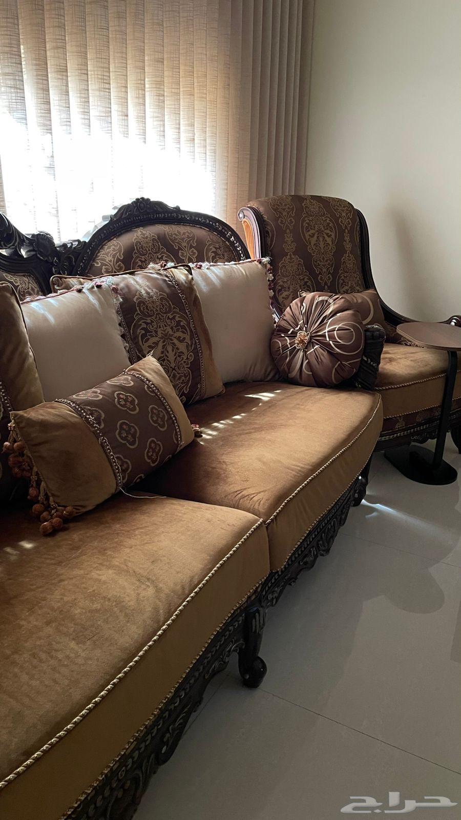 Sofa with tables64431842091394111