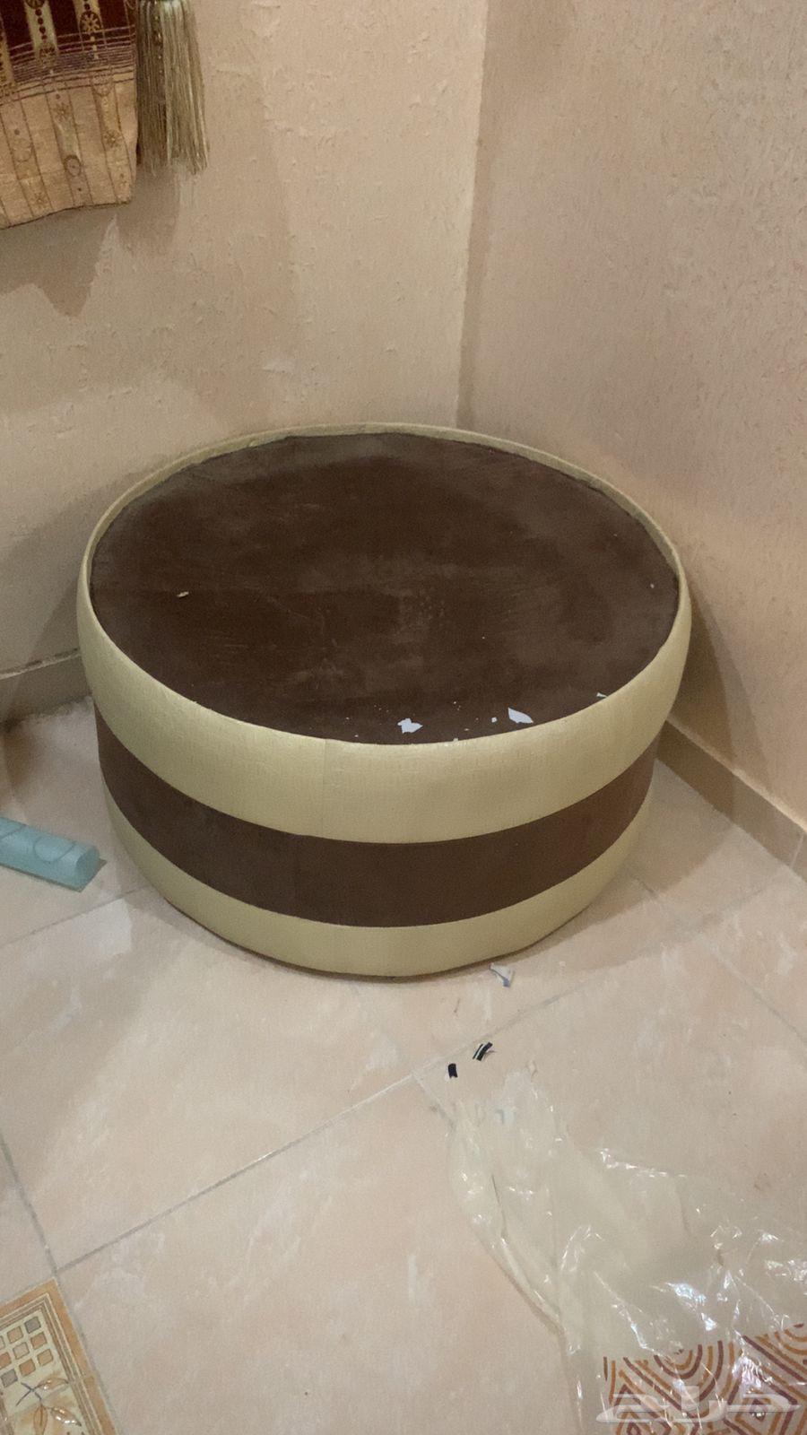 Sofa, mattress, and table64432972003971110