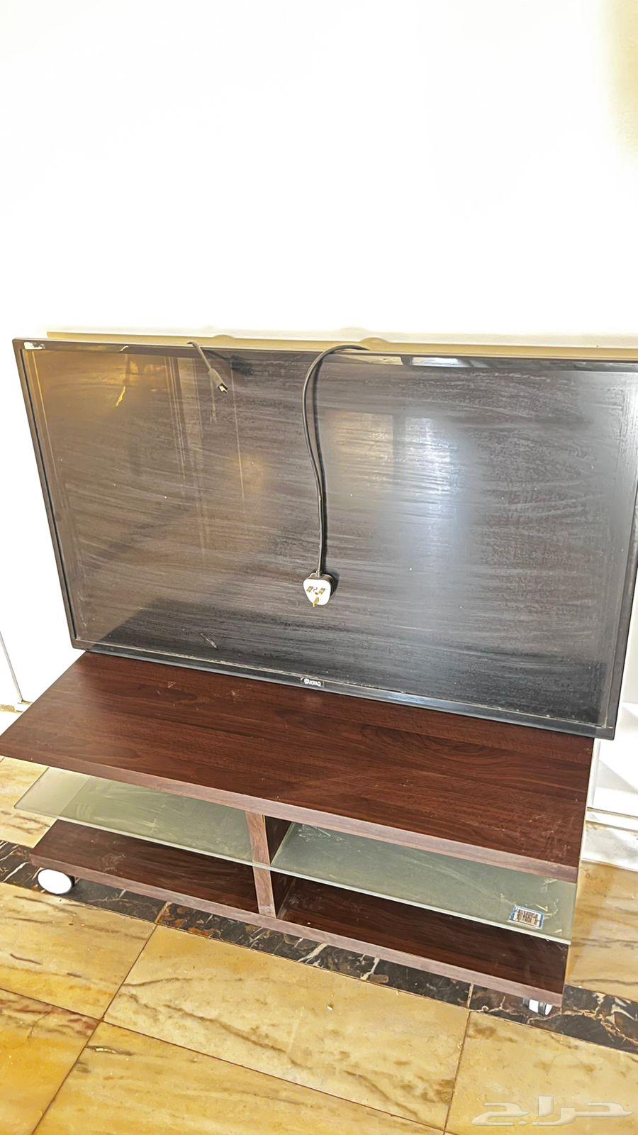TV table with screen64429829491073110