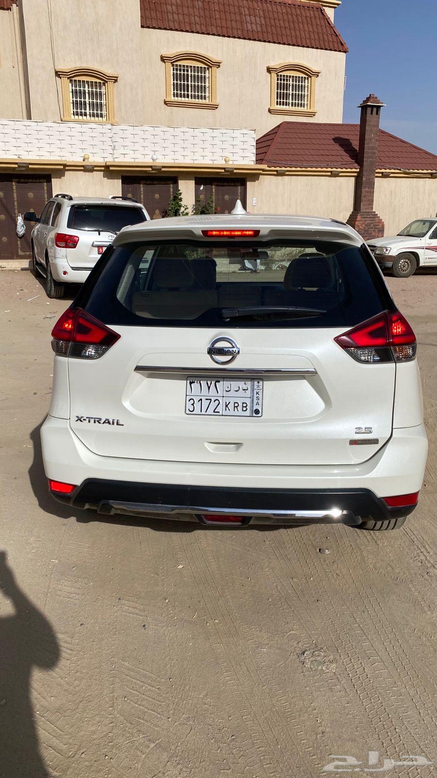 للبيع اكس تريل خمس مقاعد بدون دبل64588123801730114