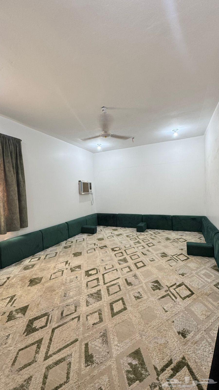 مساند للبيع مع الفرشة و ستارة64430191380737111