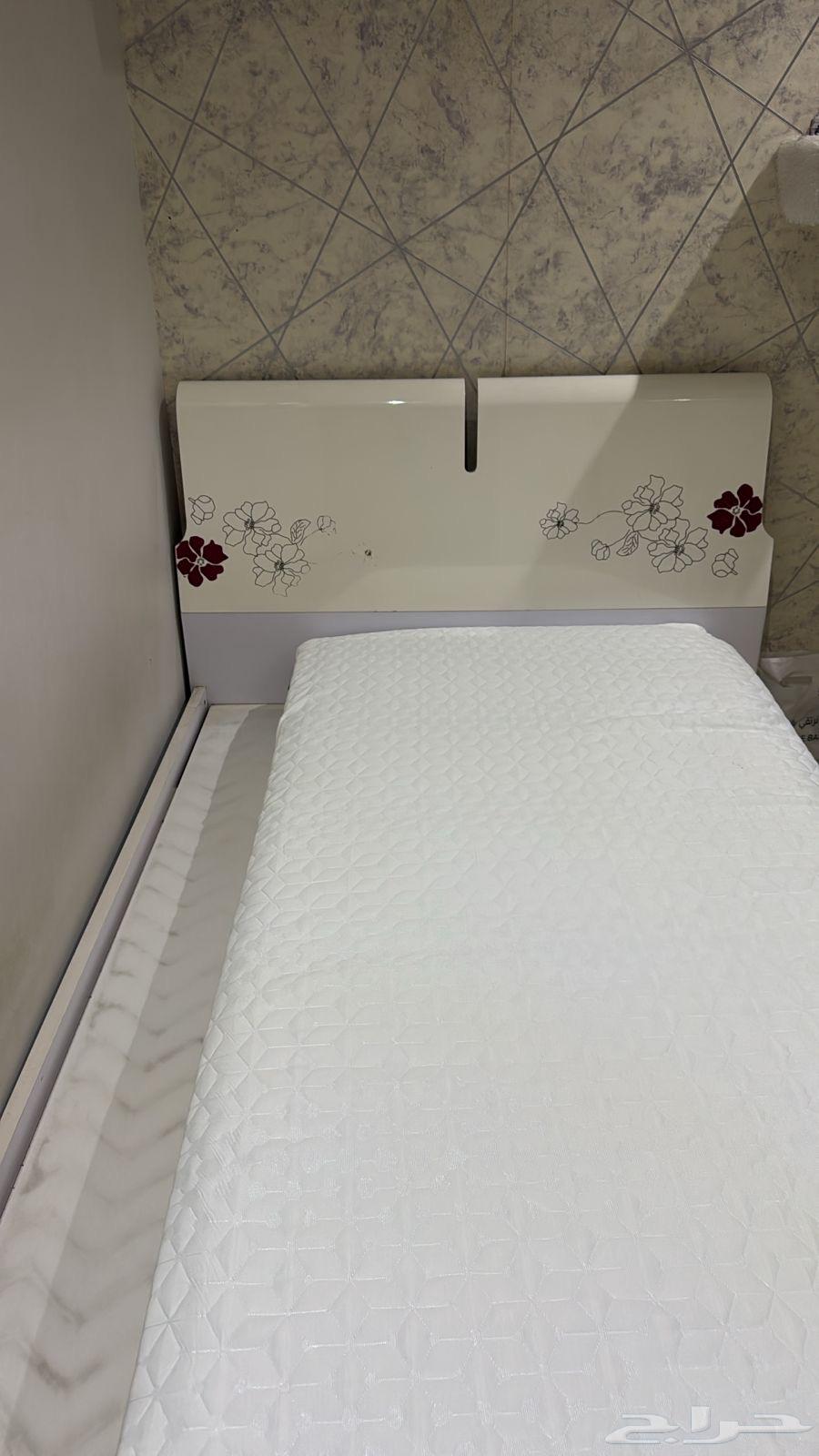 مرتبة سرير (أوى ) للبيع غير مستخدمة جديده64426335470850114
